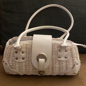 Gorgeous Vintage White Wicker Hand Bag.